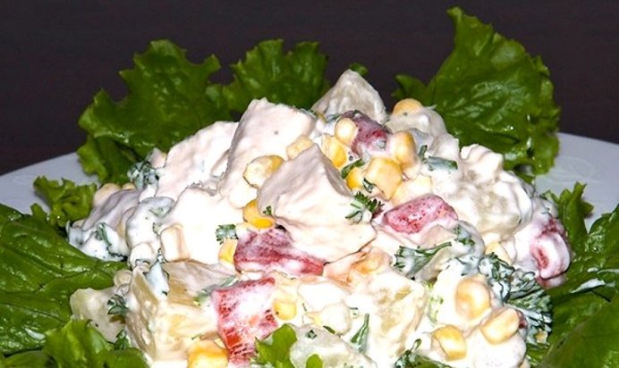 Салат с ананасами и куриной грудкой