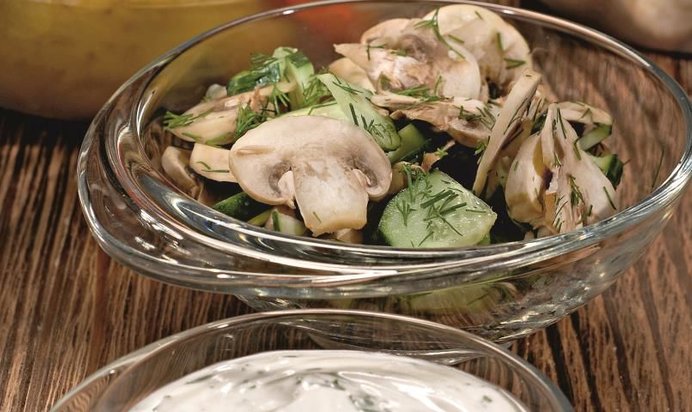 Салат из свежих шампиньонов