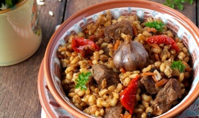 Плов из перловки с мясом