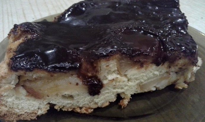 Яблочно-банановая шарлотка в шоколаде
