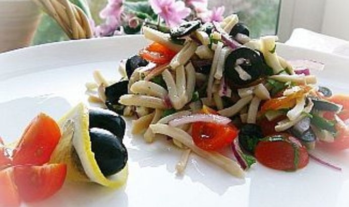 Кальмаровый салат с лимонной заправкой