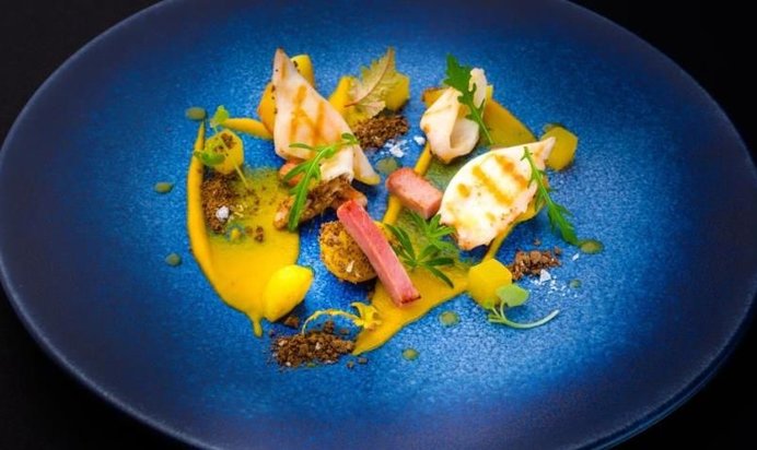 Салат с кальмарами, маракуйей и тыквой