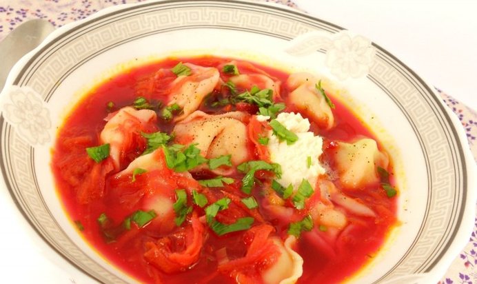 Борщ с пельменями