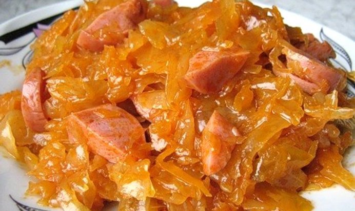 Солянка из капусты с сосиской в мультиварке