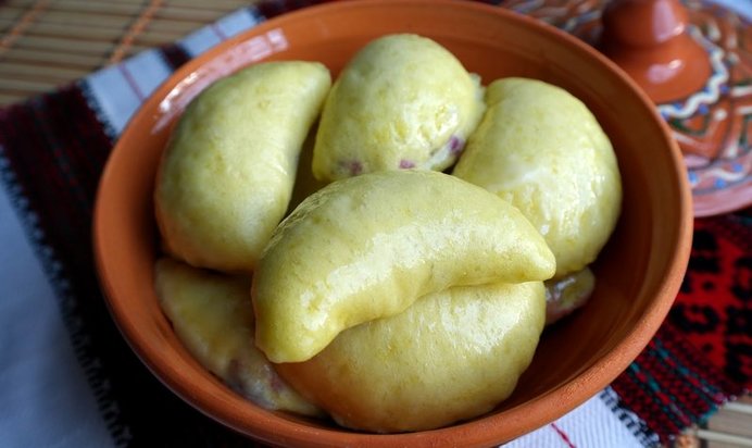 Творожное тесто для вареников с вишней