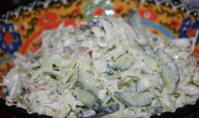 Капустный салат с коктейлем морепродуктов