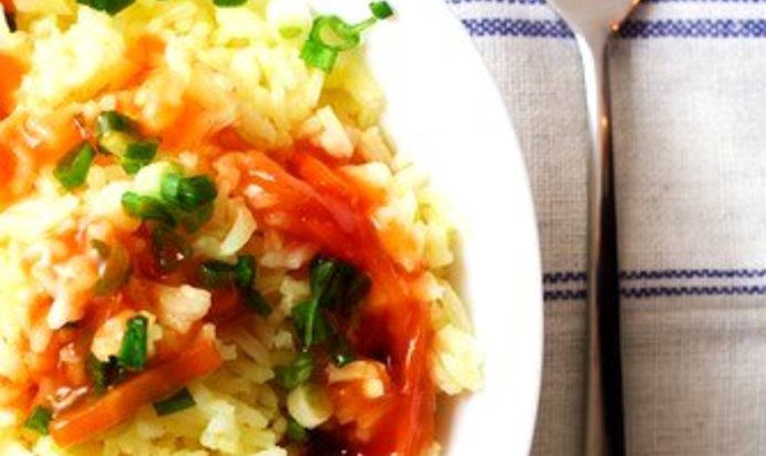 Рисовая каша с томатом и сыром