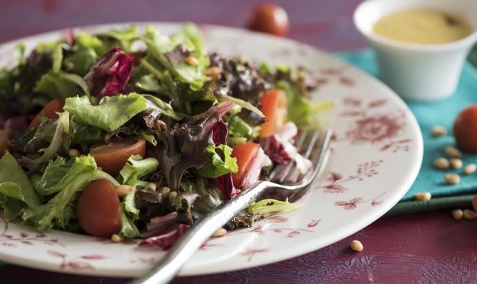 Французский салат с горчичной заправкой винегрет