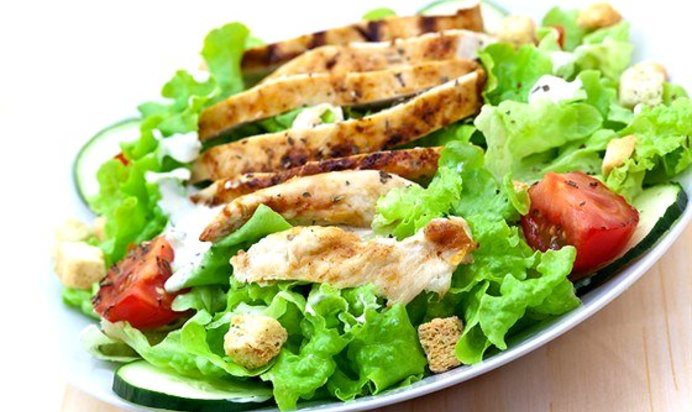 Салат «Цезарь» с оливковым маслом