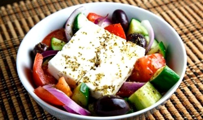 Греческий салат с винным уксусом