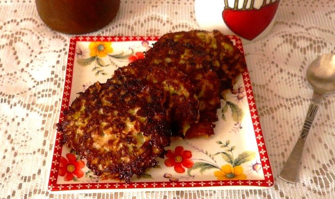 Кабачковые оладьи с яблоком