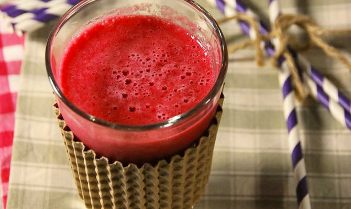 Смузи с малиной и розовым грейпфрутом