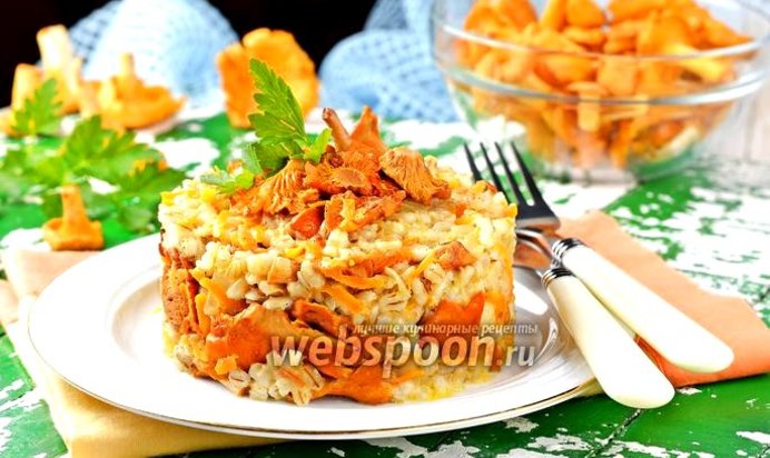 Перловка с лисичками