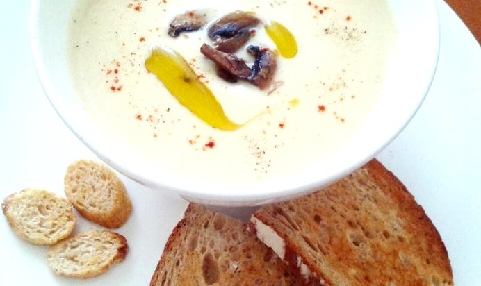 Сырный крем-суп с гренками