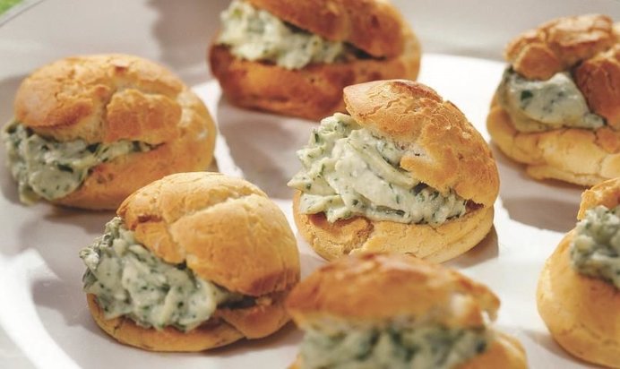Профитроли с сырным кремом
