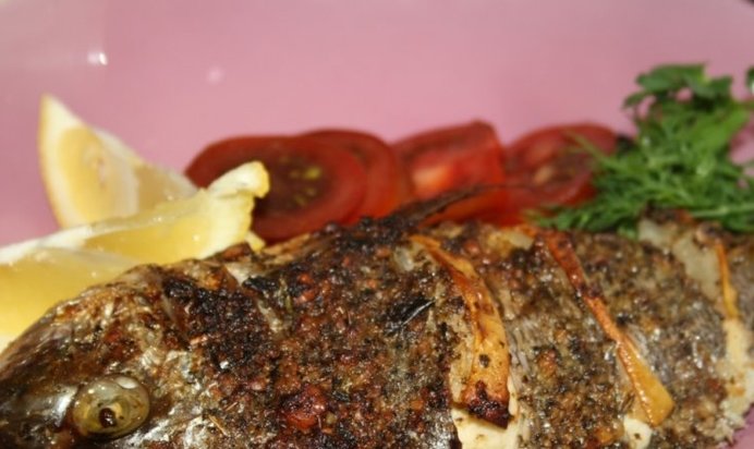 Дорадо под соусом Песто