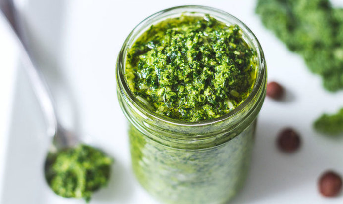 Песто из капусты кале и лесных орехов