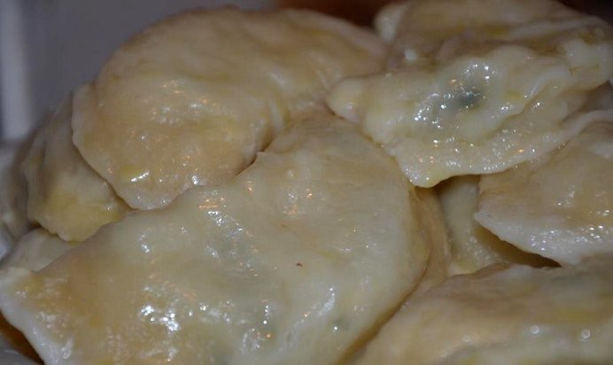 Вареники с картофельным пюре и зеленью в пароварке