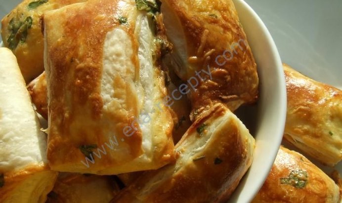 Слойки бульонные с сыром