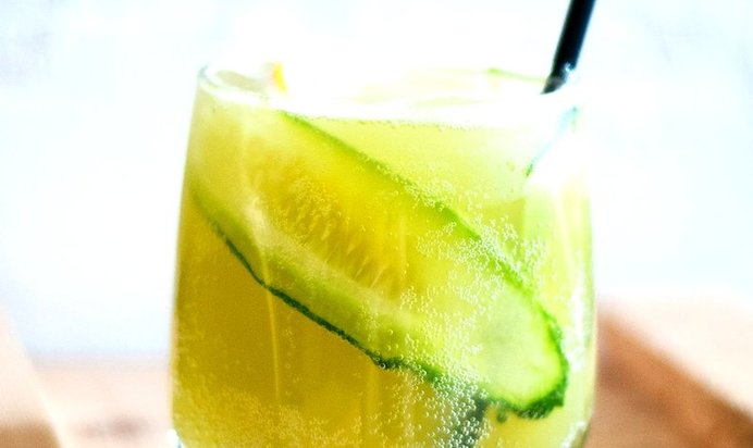Газированный огуречный лимонад
