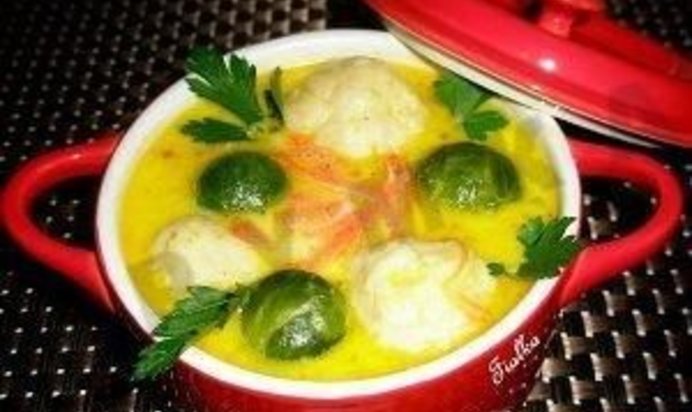 Сырный суп с брюссельской капустой и картофельными клецками
