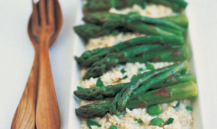 Ризотто с бобами и спаржей