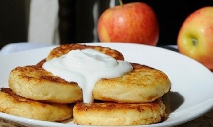 Сырники со сметаной