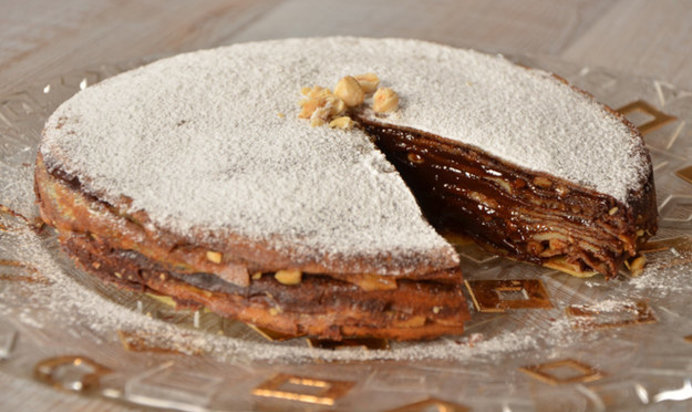 Блинный пирог с шоколадом и фундуком