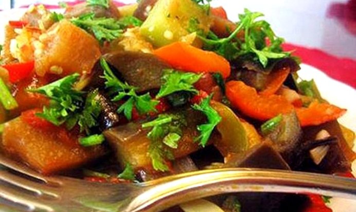 Ароматное овощное рагу с зеленью