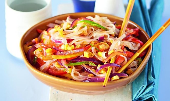 Рисовая лапша с острым и сладким перцем