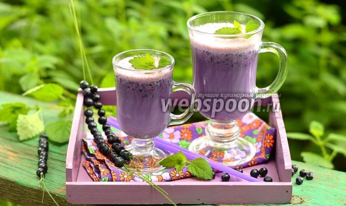 Молочный коктейль с черникой