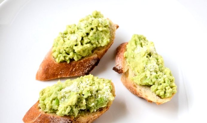 Брускетта с авокадо