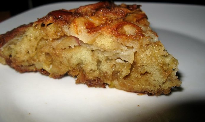 Сочная шарлотка с глазурью