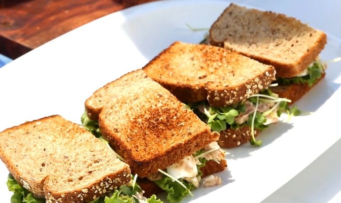 Сэндвич с тунцом