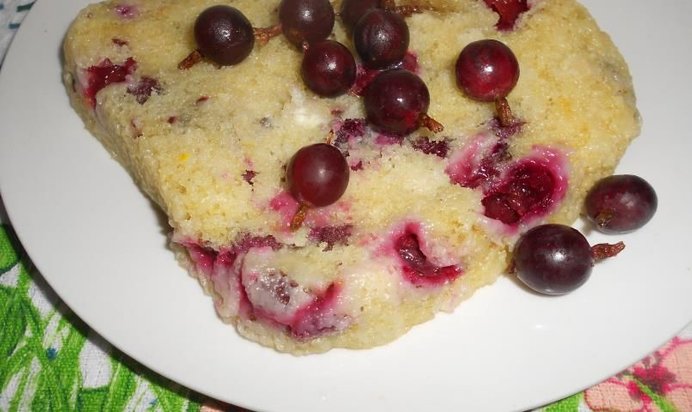 Шарлотка с крыжовником в СВЧ печи