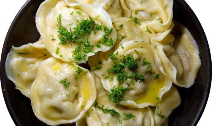 Пельмени с помидорами