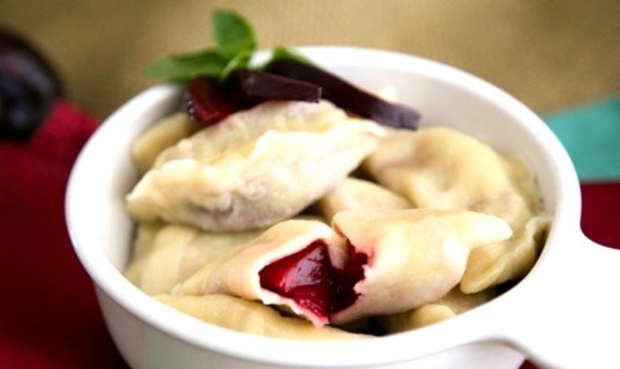 Вареники со сливами