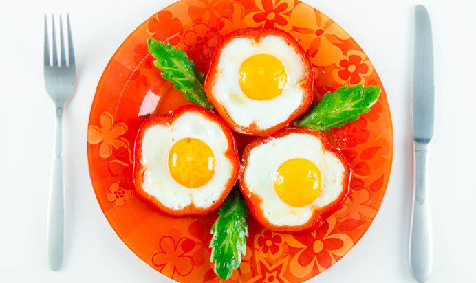 Спагетти с помидорами и омлетом