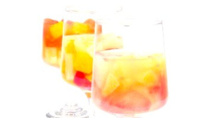 Персиковый кулер с белым вином