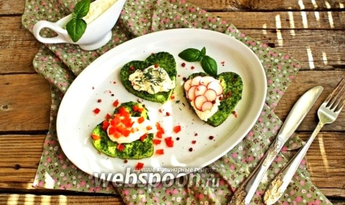 «Зелёный» омлет с творожным кремом