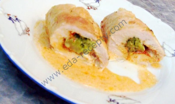 Роллы из курицы с брокколи и сыром