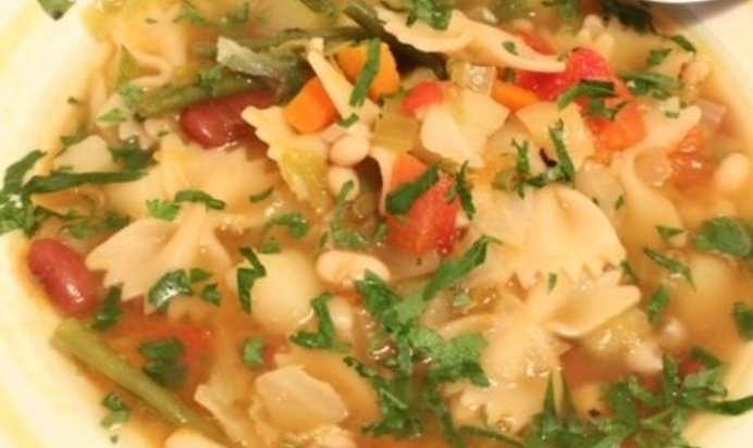 Минестроне с соусом песто по-генуэзски