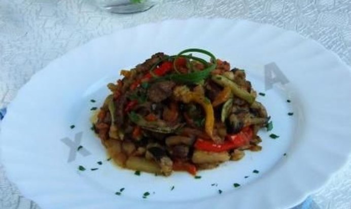 Овощное рагу: кабачки тушеные с мясом и картошкой