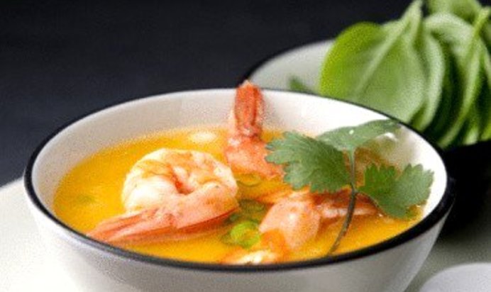 Бульон с креветками и кокосом