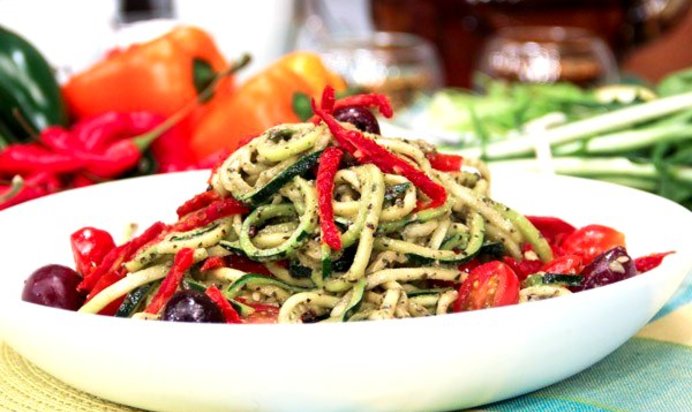 Спагетти из цукини с соусом песто