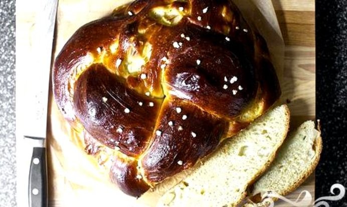 Хала с яблоками и медом