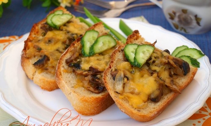 Бутерброды с шампиньонами в духовке