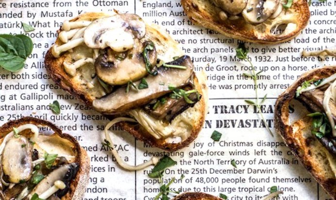 Брускетта с грибами и сыром бри