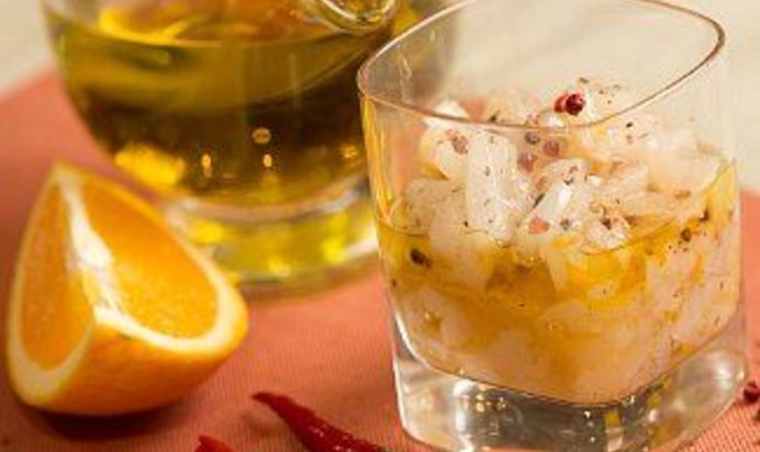 Тартар из морского гребешка с апельсином и жгучим перцем