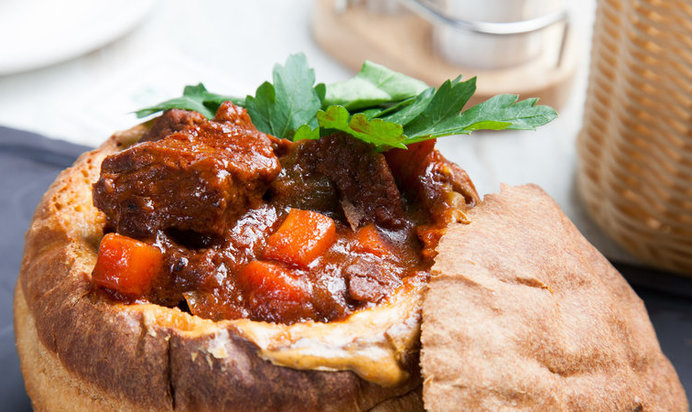 Гуляш из говядины со сладким перцем